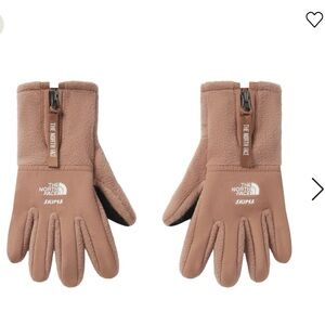SKIMs X North Face RETRO DENALI FLEECE GLOVES
On hand, purchased in store